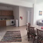 Stop! Book Now 3 Bedroom Large In Apartment
