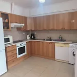 Stop! Book Now 3 Bedroom Large In Apartment *
