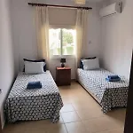 Stop! Book Now 3 Bedroom Large In Apartment