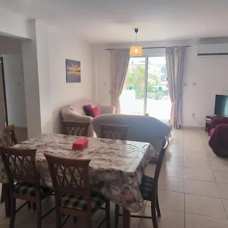 Stop! Book Now 3 Bedroom Large In Apartment *