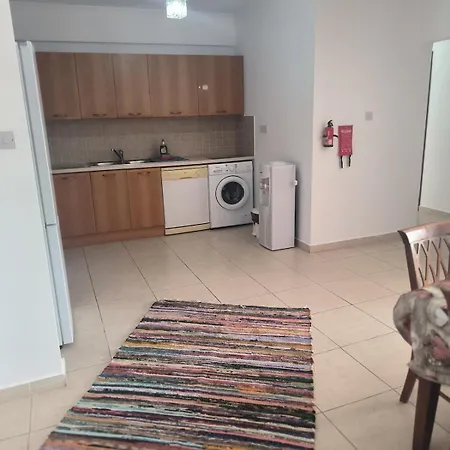 Lägenhet Stop! Book Now 3 Bedroom Large In Voroklini